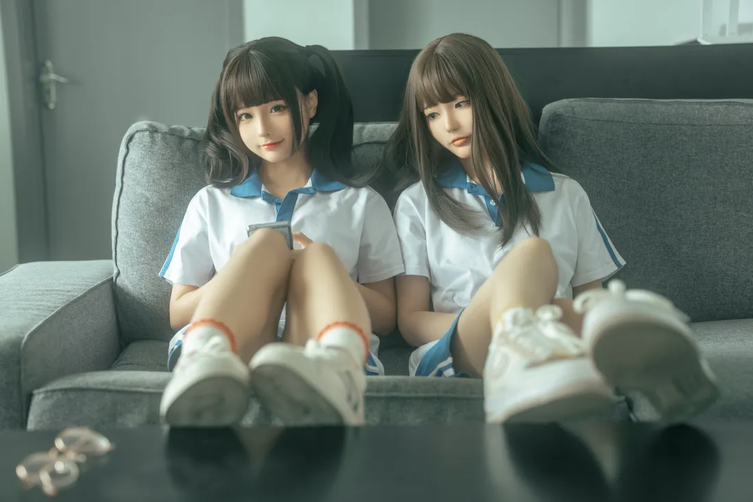 1.  19岁也能潮RAP？这位RAPPER凭什么掀起潮水？
2.  19岁RAPPER，潮水般来袭？实力究竟如何？
3.  19岁就玩潮水RAP？这位RAPPER是真有实力还是徒有其表？
